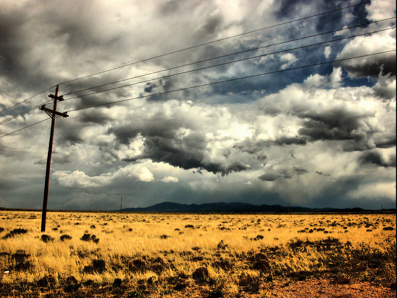Bir Köy, Beyaz Çöl ve UFO'lar
