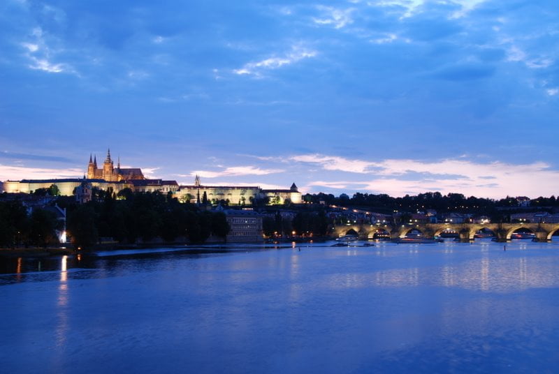 Prag'ın iki kıyısında